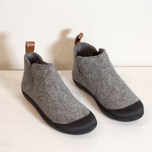 Grey's Wool Boots with Rubber Sole - Size 10